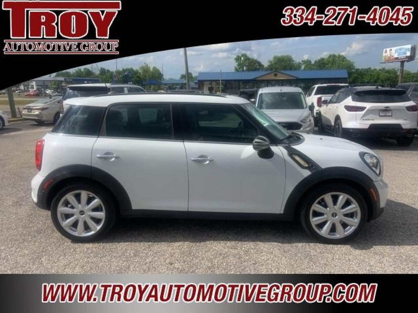 2012 Light White /Polar Beige MINI Cooper S Countryman Base (WMWZC3C58CW) with an 1.6L I4 DOHC 16V engine, Automatic transmission, located at 6812 Atlanta Hwy, Montgomery, AL, 36117, (334) 271-4045, 32.382118, -86.178673 - Leather Interior!!<br>Power Sunroof!!<br>Harmon Kardon Sound System!! - Photo#8