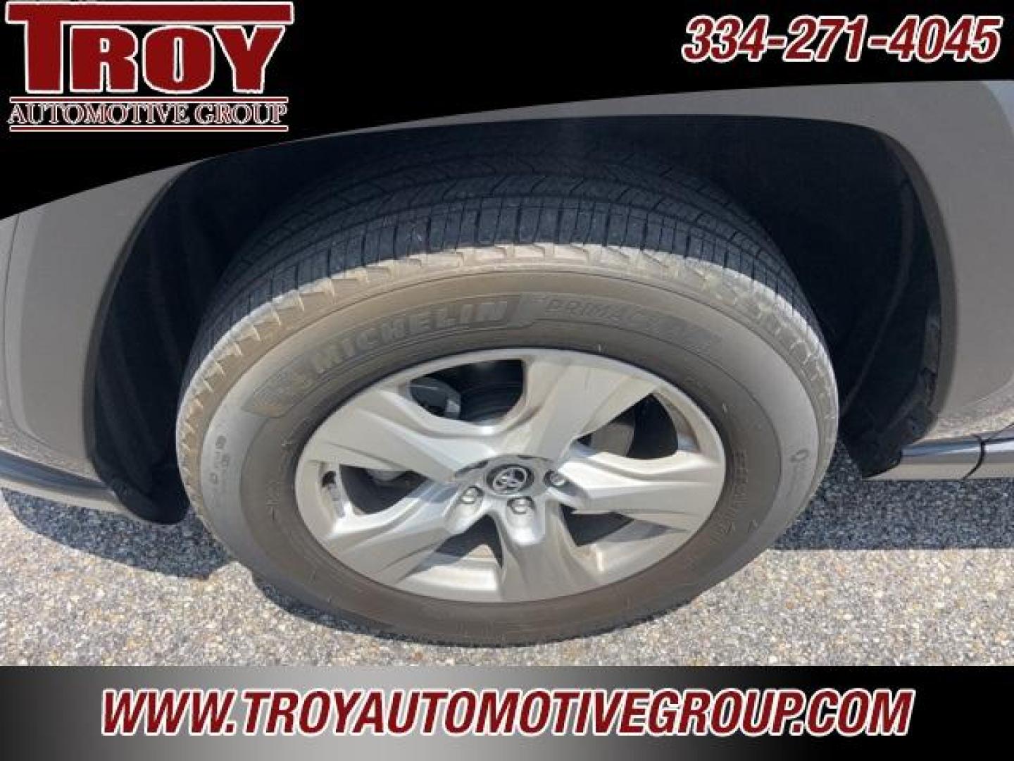 2021 Gray /Black Toyota RAV4 XLE (2T3W1RFVXMC) with an 2.5L 4-Cylinder DOHC Dual VVT-i engine, Automatic transmission, located at 6812 Atlanta Hwy, Montgomery, AL, 36117, (334) 271-4045, 32.382118, -86.178673 - Priced below KBB Fair Purchase Price!<br><br>Gray 2021 Toyota RAV4 XLE FWD 2.5L 4-Cylinder DOHC Dual VVT-i 8-Speed Automatic<br><br>Financing Available---Top Value for Trades.<br><br>Odometer is 19245 miles below market average! 28/35 City/Highway MPG - Photo#18