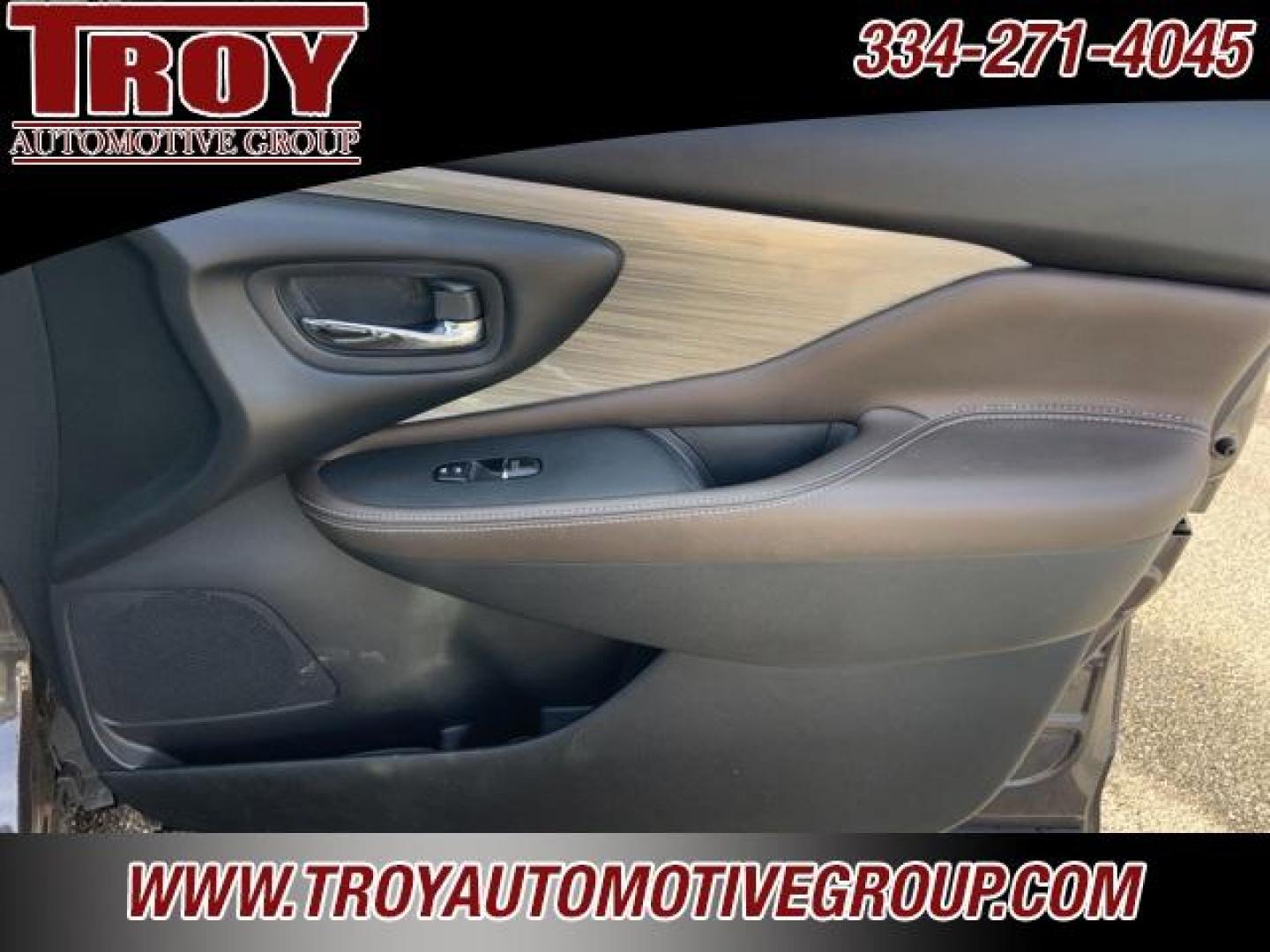 2018 Java Metallic /Mocha Nissan Murano Platinum (5N1AZ2MG8JN) with an 3.5L V6 DOHC 24V engine, CVT transmission, located at 6812 Atlanta Hwy, Montgomery, AL, 36117, (334) 271-4045, 32.382118, -86.178673 - Photo#24