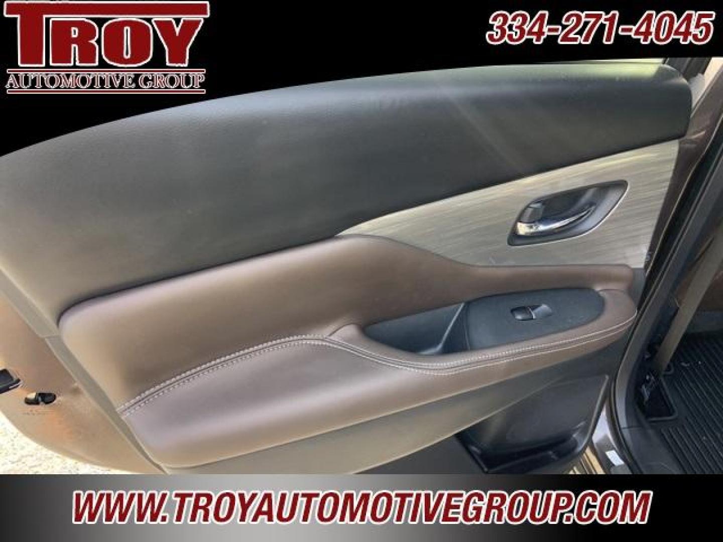 2018 Java Metallic /Mocha Nissan Murano Platinum (5N1AZ2MG8JN) with an 3.5L V6 DOHC 24V engine, CVT transmission, located at 6812 Atlanta Hwy, Montgomery, AL, 36117, (334) 271-4045, 32.382118, -86.178673 - Photo#32