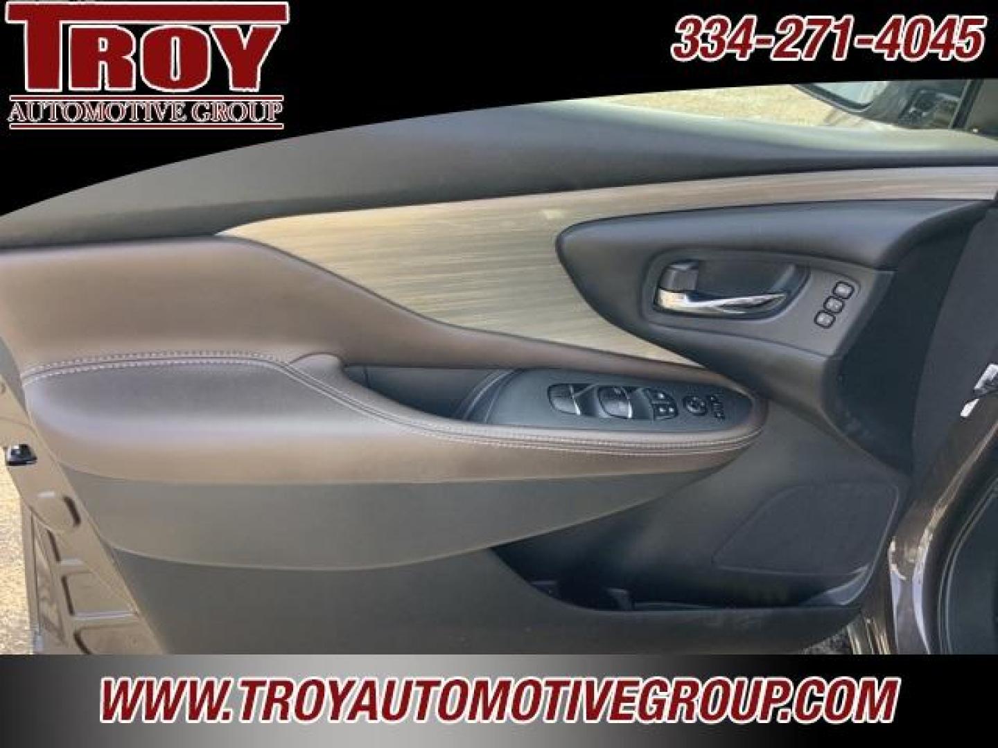 2018 Java Metallic /Mocha Nissan Murano Platinum (5N1AZ2MG8JN) with an 3.5L V6 DOHC 24V engine, CVT transmission, located at 6812 Atlanta Hwy, Montgomery, AL, 36117, (334) 271-4045, 32.382118, -86.178673 - Photo#35