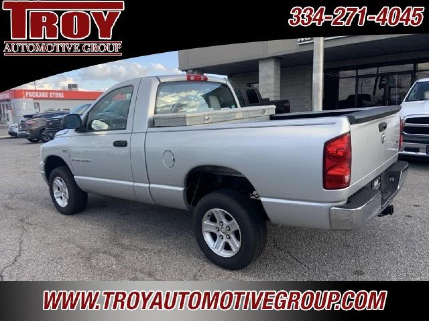 2007 Bright Silver Metallic Clearcoat /Medium Slate Gray Dodge Ram 1500 SLT (1D7HU16297J) with an HEMI 5.7L V8 Multi Displacement engine, Automatic transmission, located at 6812 Atlanta Hwy, Montgomery, AL, 36117, (334) 271-4045, 32.382118, -86.178673 - Photo#10