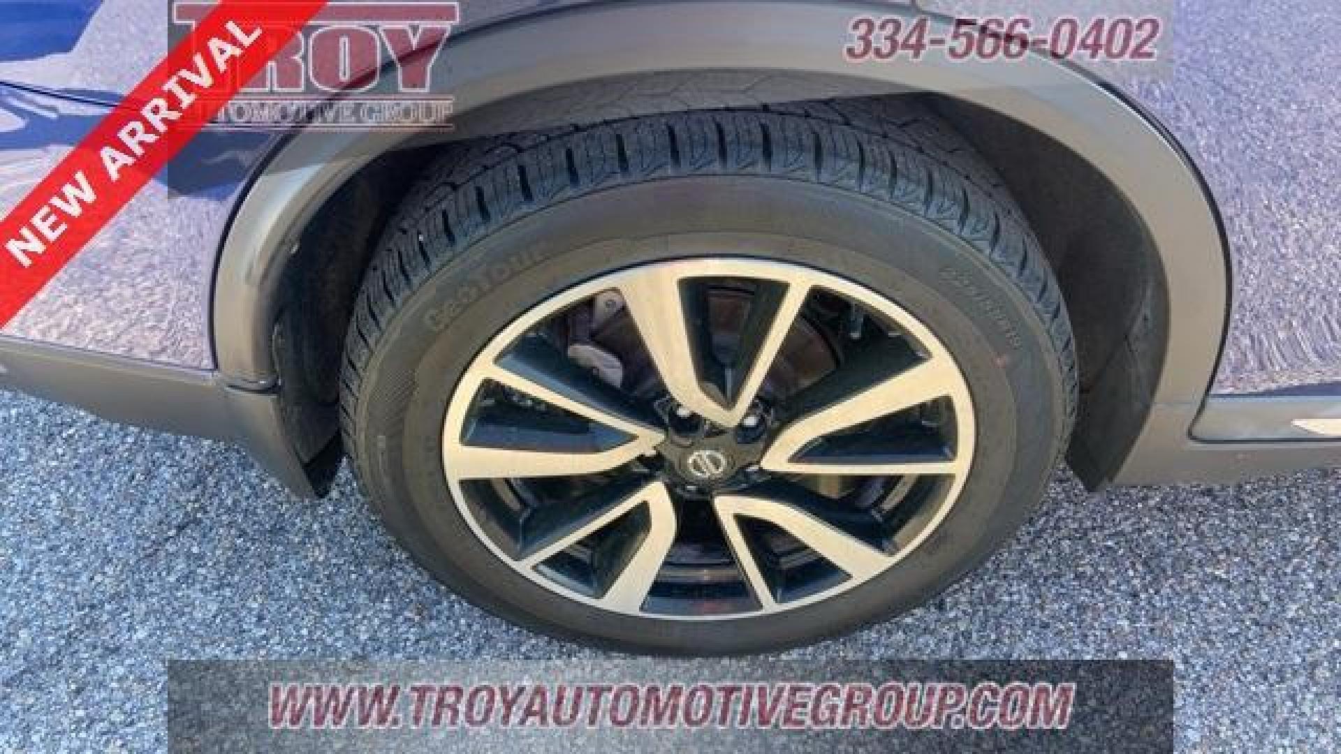 2020 Caspian Blue Metallic /Almond Nissan Rogue SL (5N1AT2MT2LC) with an 2.5L I4 DOHC 16V engine, CVT transmission, located at 6812 Atlanta Hwy, Montgomery, AL, 36117, (334) 271-4045, 32.382118, -86.178673 - Panoramic Sunroof!<br>Leather Seats!!<br>Tow Package!! - Photo#20