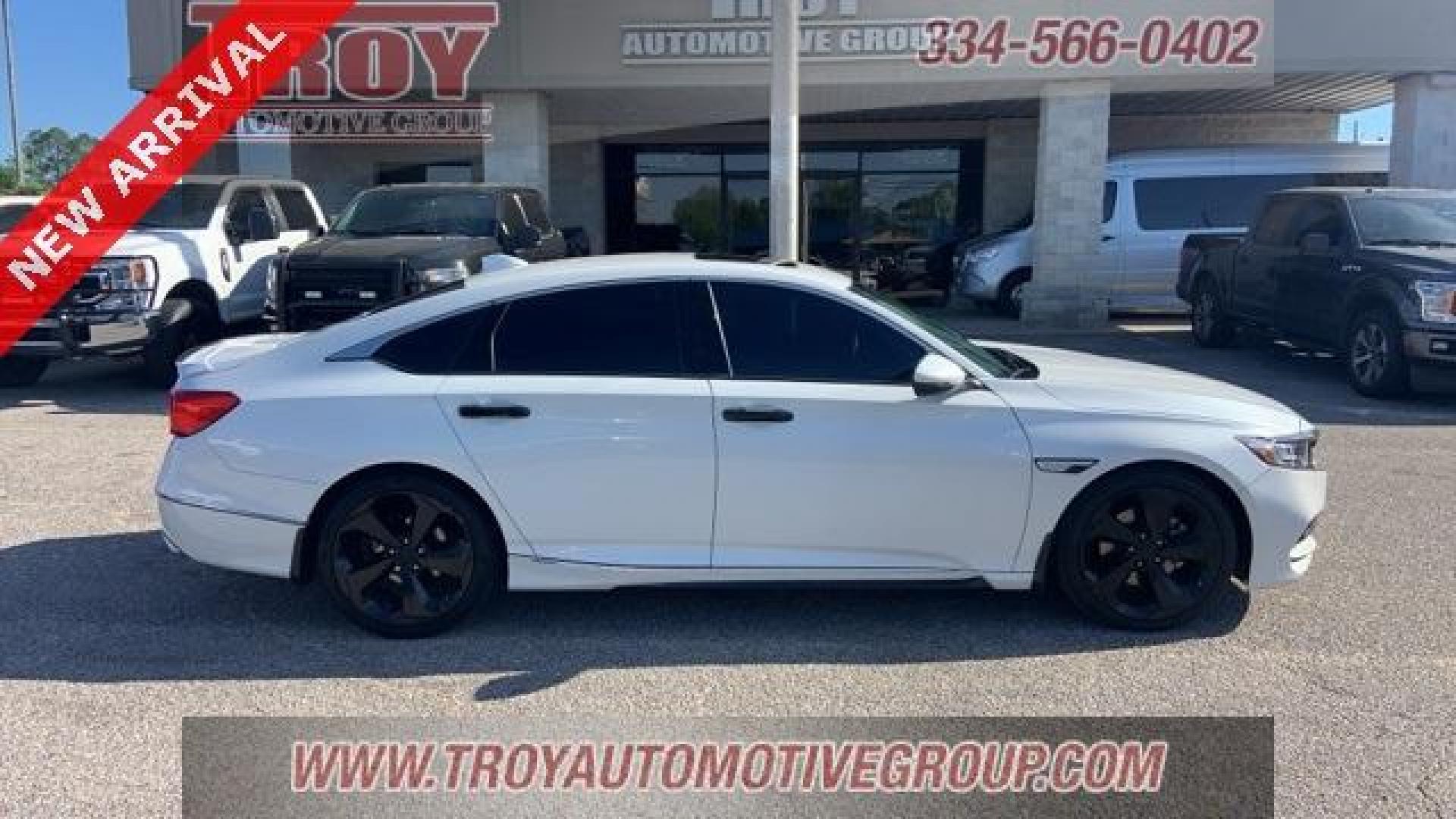 2018 Platinum White Pearl /Gray Honda Accord Touring 2.0T (1HGCV2F9XJA) with an I4 DOHC 16V Turbocharged engine, Automatic transmission, located at 6812 Atlanta Hwy, Montgomery, AL, 36117, (334) 271-4045, 32.382118, -86.178673 - Photo#8