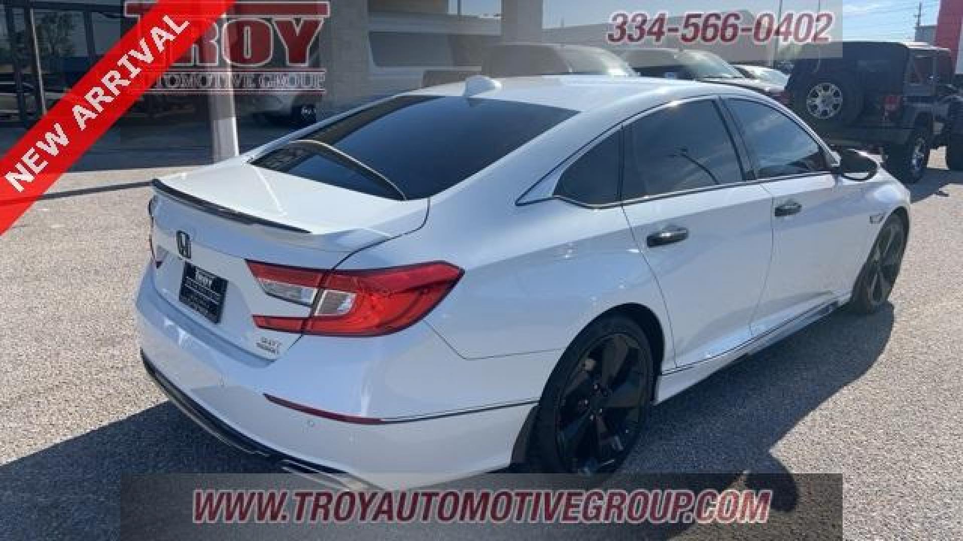 2018 Platinum White Pearl /Gray Honda Accord Touring 2.0T (1HGCV2F9XJA) with an I4 DOHC 16V Turbocharged engine, Automatic transmission, located at 6812 Atlanta Hwy, Montgomery, AL, 36117, (334) 271-4045, 32.382118, -86.178673 - Photo#9