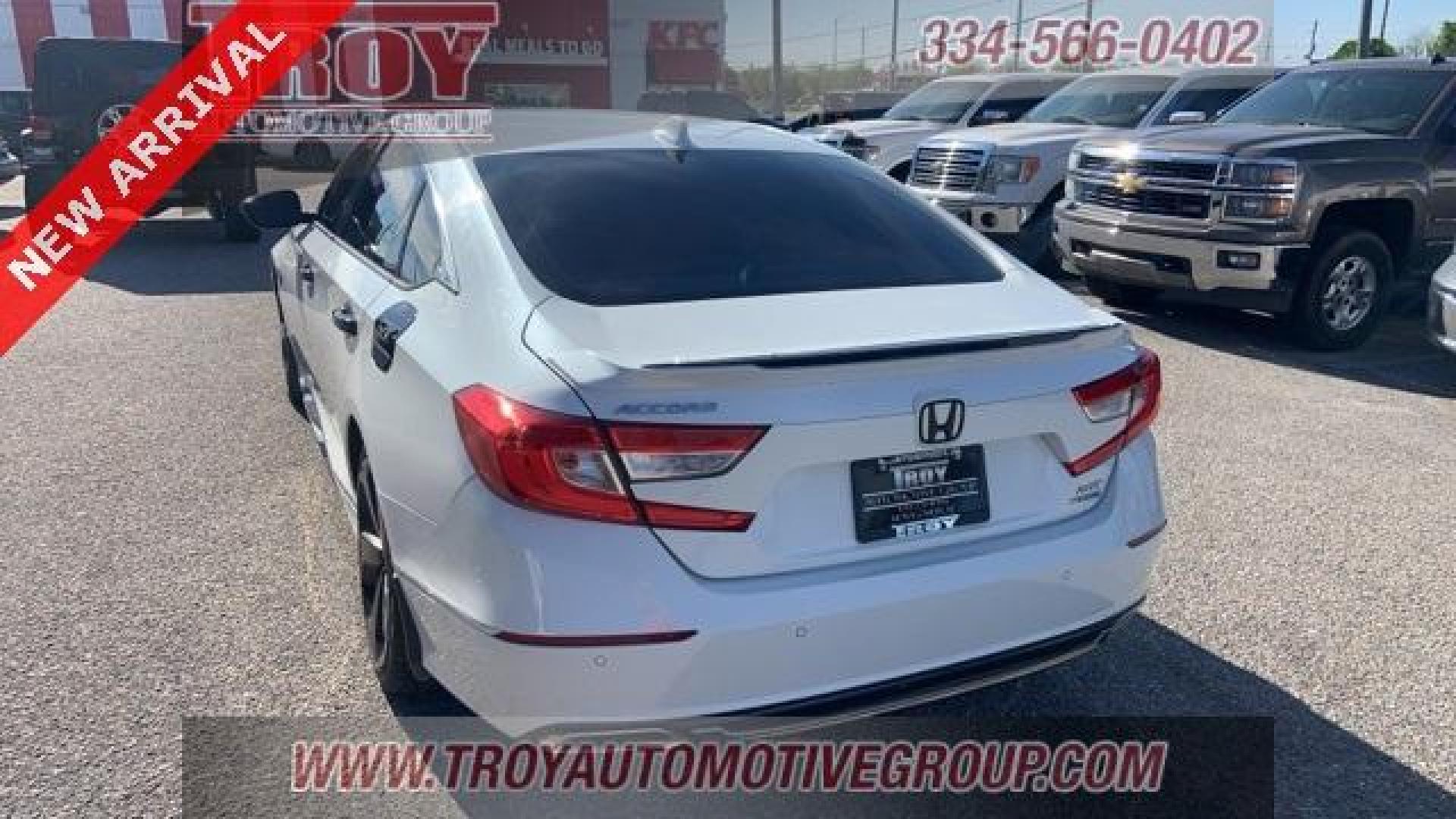 2018 Platinum White Pearl /Gray Honda Accord Touring 2.0T (1HGCV2F9XJA) with an I4 DOHC 16V Turbocharged engine, Automatic transmission, located at 6812 Atlanta Hwy, Montgomery, AL, 36117, (334) 271-4045, 32.382118, -86.178673 - Photo#11