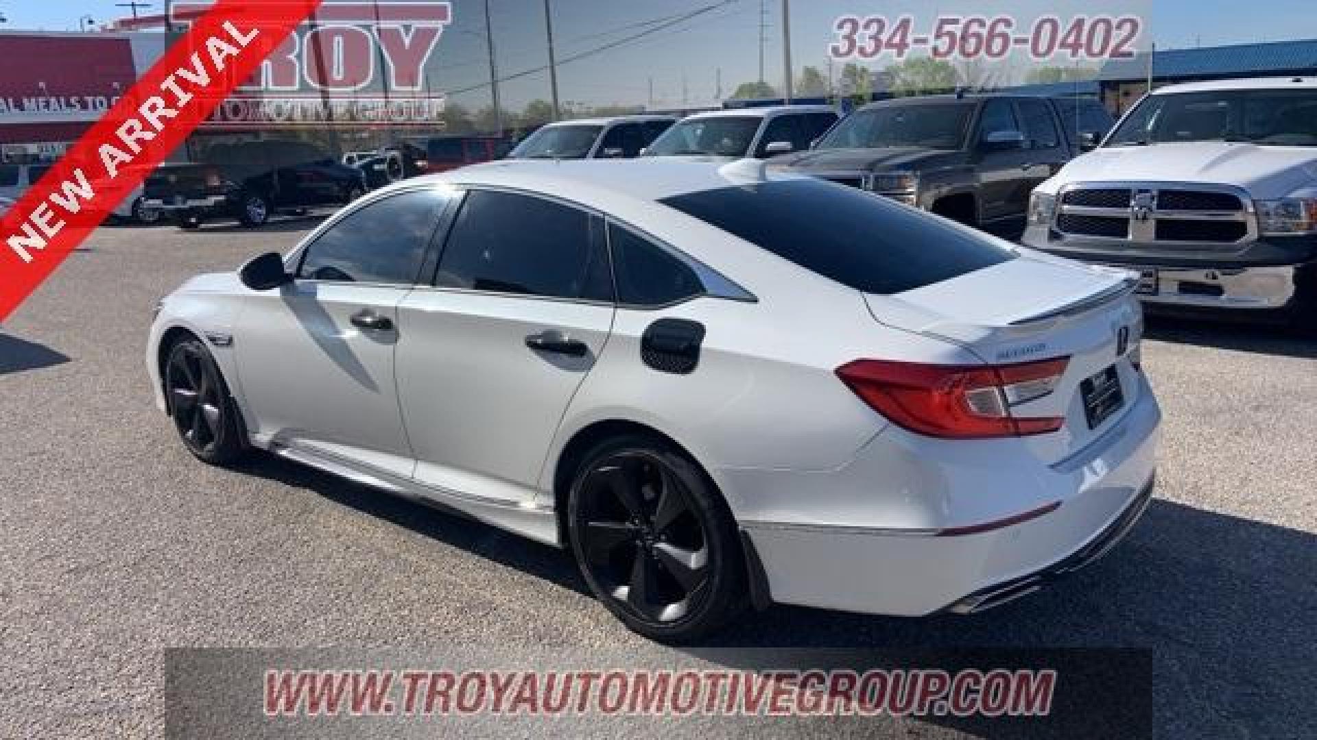 2018 Platinum White Pearl /Gray Honda Accord Touring 2.0T (1HGCV2F9XJA) with an I4 DOHC 16V Turbocharged engine, Automatic transmission, located at 6812 Atlanta Hwy, Montgomery, AL, 36117, (334) 271-4045, 32.382118, -86.178673 - Photo#12