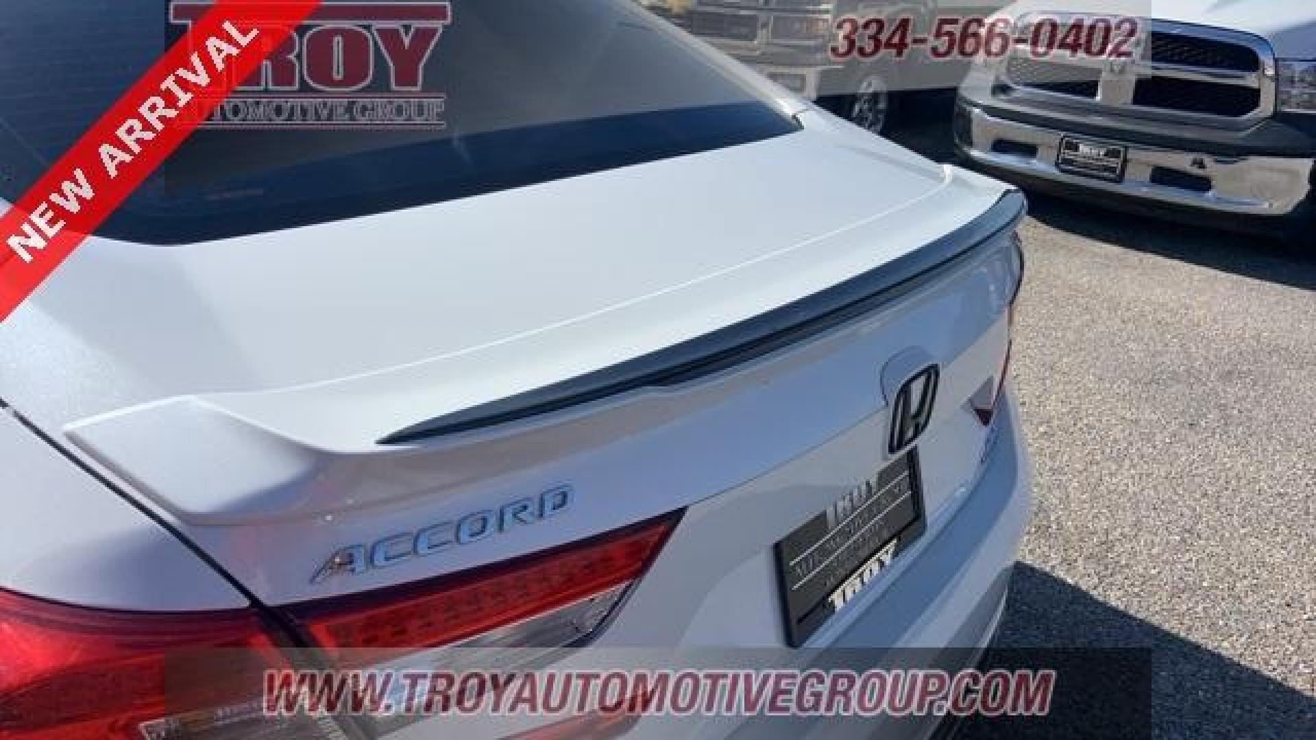 2018 Platinum White Pearl /Gray Honda Accord Touring 2.0T (1HGCV2F9XJA) with an I4 DOHC 16V Turbocharged engine, Automatic transmission, located at 6812 Atlanta Hwy, Montgomery, AL, 36117, (334) 271-4045, 32.382118, -86.178673 - Photo#15