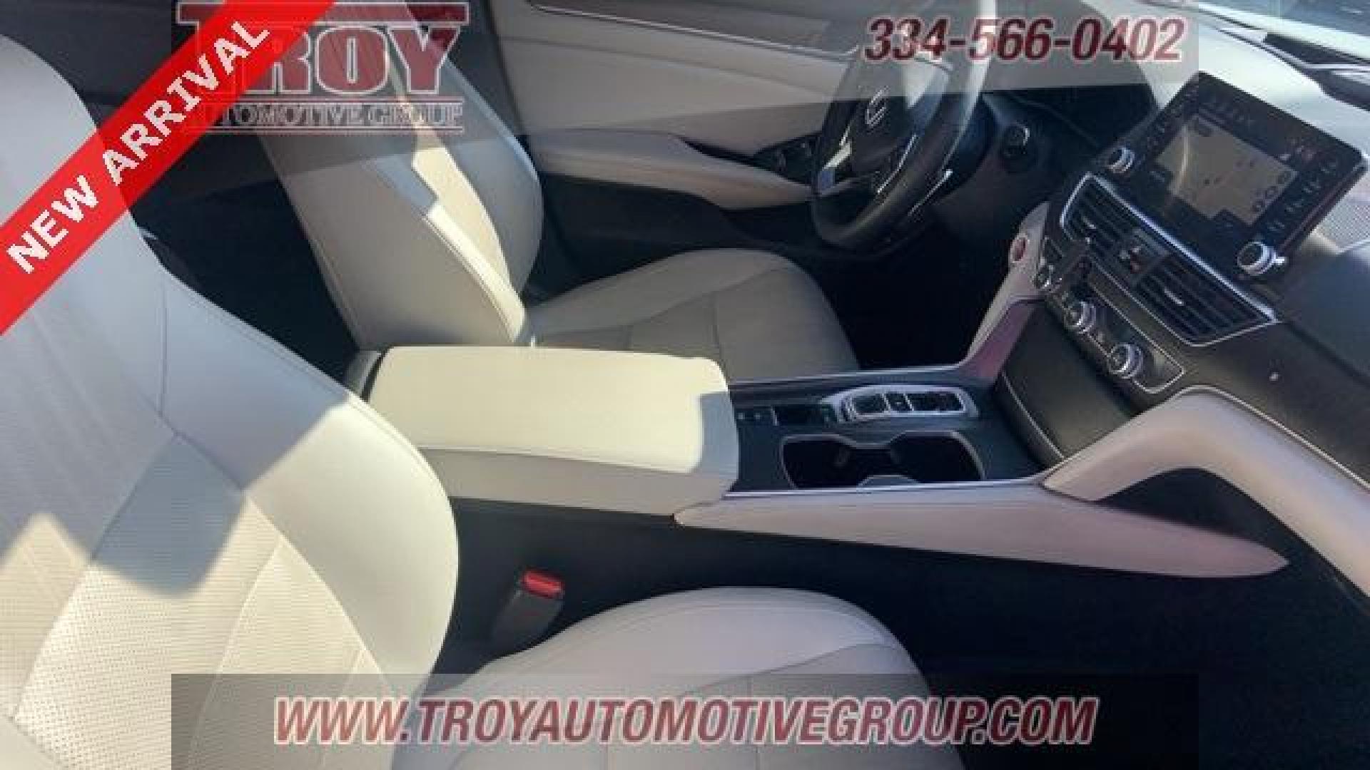 2018 Platinum White Pearl /Gray Honda Accord Touring 2.0T (1HGCV2F9XJA) with an I4 DOHC 16V Turbocharged engine, Automatic transmission, located at 6812 Atlanta Hwy, Montgomery, AL, 36117, (334) 271-4045, 32.382118, -86.178673 - Photo#30