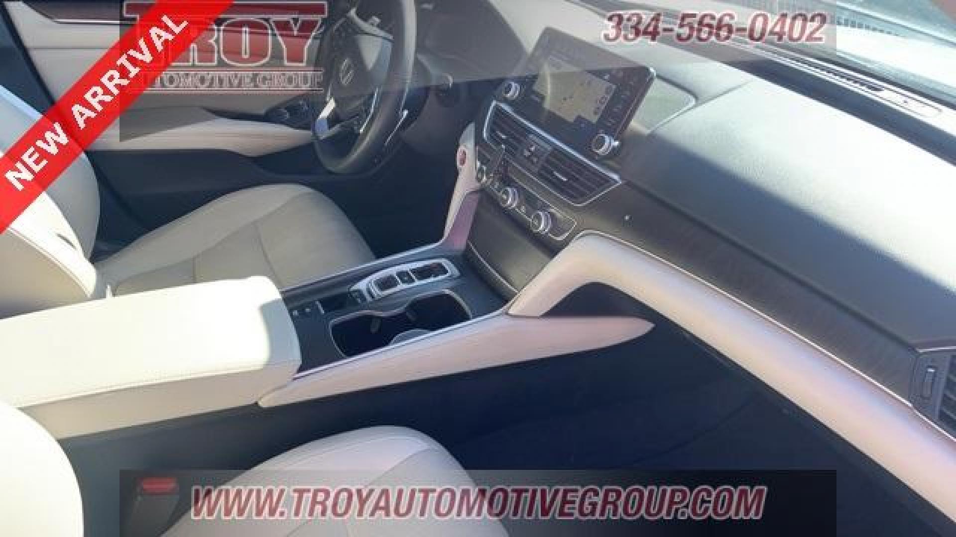 2018 Platinum White Pearl /Gray Honda Accord Touring 2.0T (1HGCV2F9XJA) with an I4 DOHC 16V Turbocharged engine, Automatic transmission, located at 6812 Atlanta Hwy, Montgomery, AL, 36117, (334) 271-4045, 32.382118, -86.178673 - Photo#31