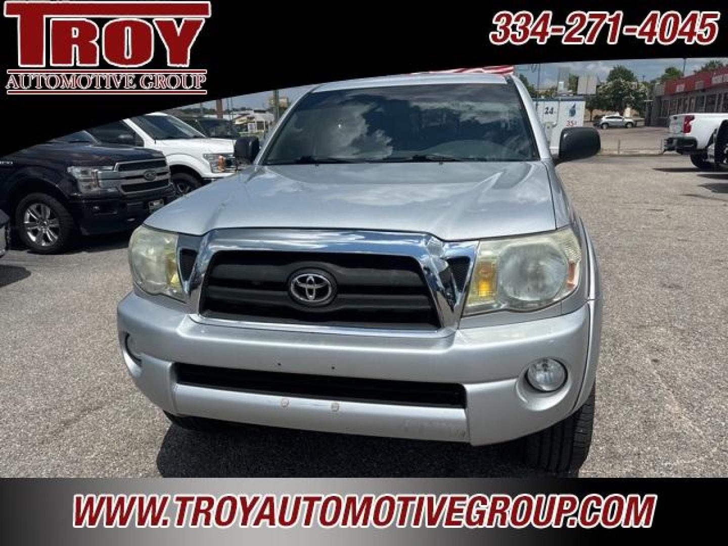 2008 Silver Streak Mica /Graphite Toyota Tacoma PreRunner (3TMJU62N78M) with an 4.0L V6 SMPI DOHC engine, Automatic transmission, located at 6812 Atlanta Hwy, Montgomery, AL, 36117, (334) 271-4045, 32.382118, -86.178673 - Silver Streak Mica 2008 Toyota Tacoma PreRunner RWD 4.0L V6 SMPI DOHC 5-Speed Automatic with Overdrive<br><br>Financing Available---Top Value for Trades.<br><br>Odometer is 97708 miles below market average!<br><br><br>Awards:<br> * 2008 KBB.com Brand Image Awards<br><br>Reviews:<br> * If youre loo - Photo#4