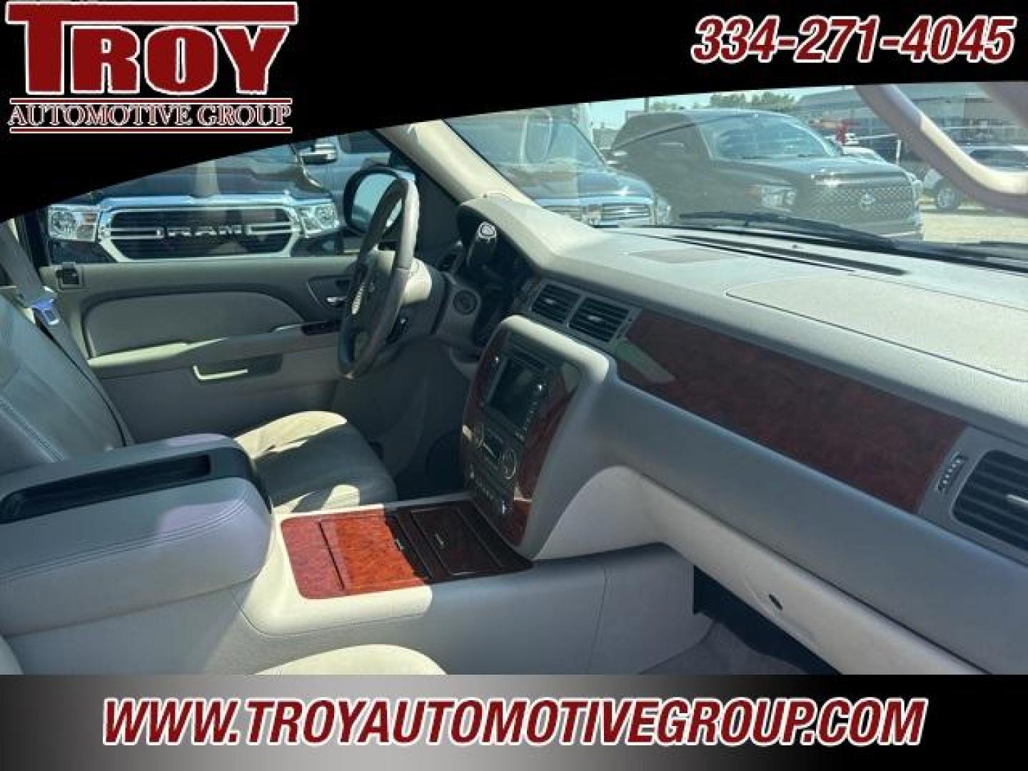 2011 Taupe Gray Metallic /Light Titanium/Dark Titanium Chevrolet Tahoe LTZ (1GNSCCE01BR) with an Vortec 5.3L V8 SFI Flex Fuel Iron Block engine, Automatic transmission, located at 6812 Atlanta Hwy, Montgomery, AL, 36117, (334) 271-4045, 32.382118, -86.178673 - Power Sunroof!!<br>TV/DVD!!<br>Rear Bucket Seats!!<br>Navigation!!<br>Tow Package!! - Photo#44