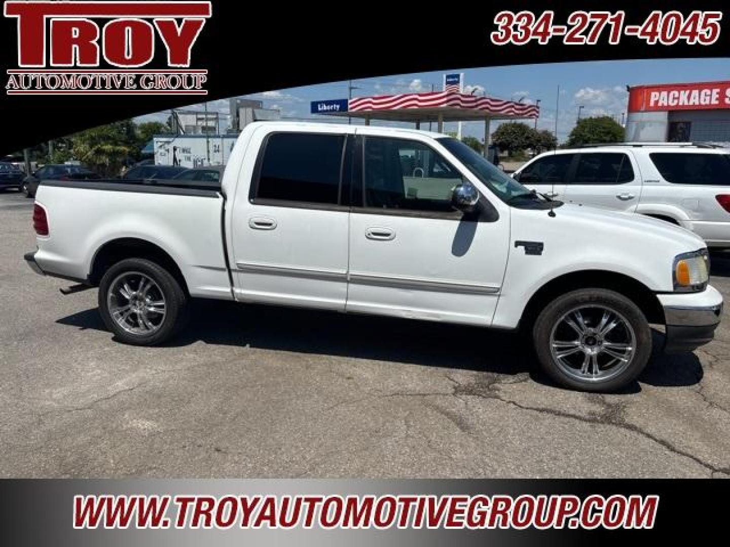 2002 Oxford White Clearcoat /Medium Graphite Ford F-150 (1FTRW07602K) with an V8 engine, Automatic transmission, located at 6812 Atlanta Hwy, Montgomery, AL, 36117, (334) 271-4045, 32.382118, -86.178673 - Priced below KBB Fair Purchase Price!<br><br>White 2002 Ford F-150 RWD V8 4-Speed Automatic with Overdrive<br><br>Financing Available---Top Value for Trades.<br><br>Odometer is 27389 miles below market average! - Photo#5