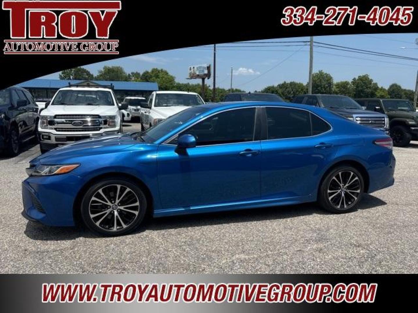 2018 Galactic Aqua Mica /Black Toyota Camry SE (4T1B11HK8JU) with an 2.5L I4 DOHC 16V engine, Automatic transmission, located at 6812 Atlanta Hwy, Montgomery, AL, 36117, (334) 271-4045, 32.382118, -86.178673 - SE with Black Leather<br> - Photo#2