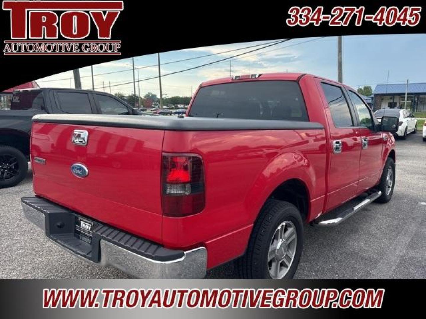 2008 Bright Red Clearcoat /Medium Flint Ford F-150 XLT (1FTRW12W88F) with an 4.6L V8 EFI engine, Automatic transmission, located at 6812 Atlanta Hwy, Montgomery, AL, 36117, (334) 271-4045, 32.382118, -86.178673 - Photo#9