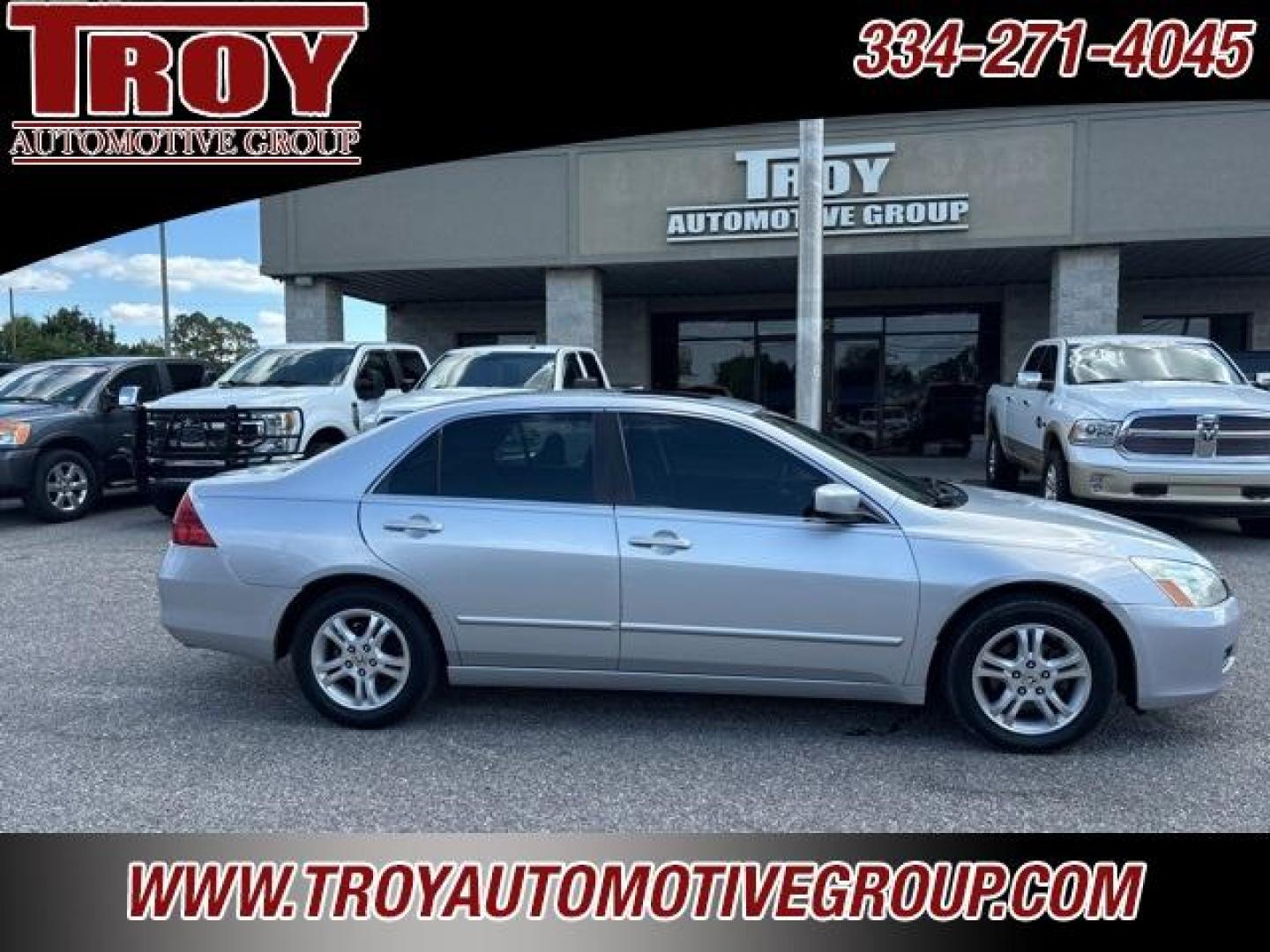 2007 Alabaster Silver Metallic /Black Honda Accord (1HGCM56727A) with an 2.4L I4 DOHC i-VTEC 16V engine, Automatic transmission, located at 6812 Atlanta Hwy, Montgomery, AL, 36117, (334) 271-4045, 32.382118, -86.178673 - Alabaster Silver Metallic 2007 Honda Accord FWD 2.4L I4 DOHC i-VTEC 16V 5-Speed Automatic with Overdrive<br><br>Financing Available---Top Value for Trades.<br><br>Odometer is 7805 miles below market average! 24/34 City/Highway MPG<br><br><br>Awards:<br> * 2007 KBB.com Best Resale Value Awards<br>Fo - Photo#9