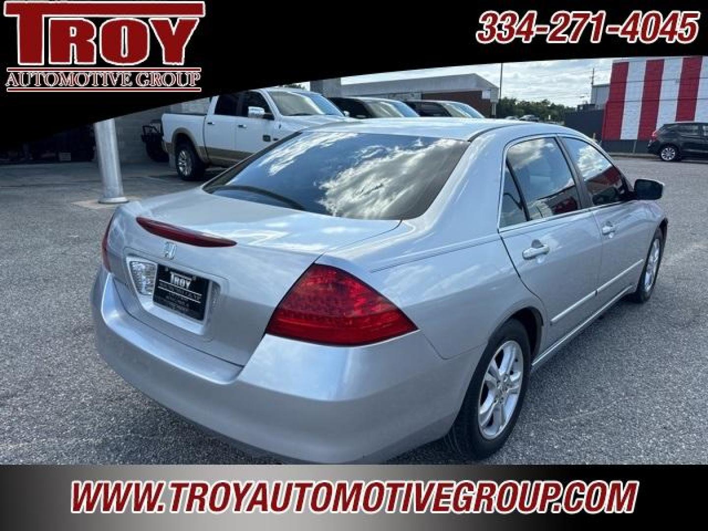 2007 Alabaster Silver Metallic /Black Honda Accord (1HGCM56727A) with an 2.4L I4 DOHC i-VTEC 16V engine, Automatic transmission, located at 6812 Atlanta Hwy, Montgomery, AL, 36117, (334) 271-4045, 32.382118, -86.178673 - Alabaster Silver Metallic 2007 Honda Accord FWD 2.4L I4 DOHC i-VTEC 16V 5-Speed Automatic with Overdrive<br><br>Financing Available---Top Value for Trades.<br><br>Odometer is 7805 miles below market average! 24/34 City/Highway MPG<br><br><br>Awards:<br> * 2007 KBB.com Best Resale Value Awards<br>Fo - Photo#11