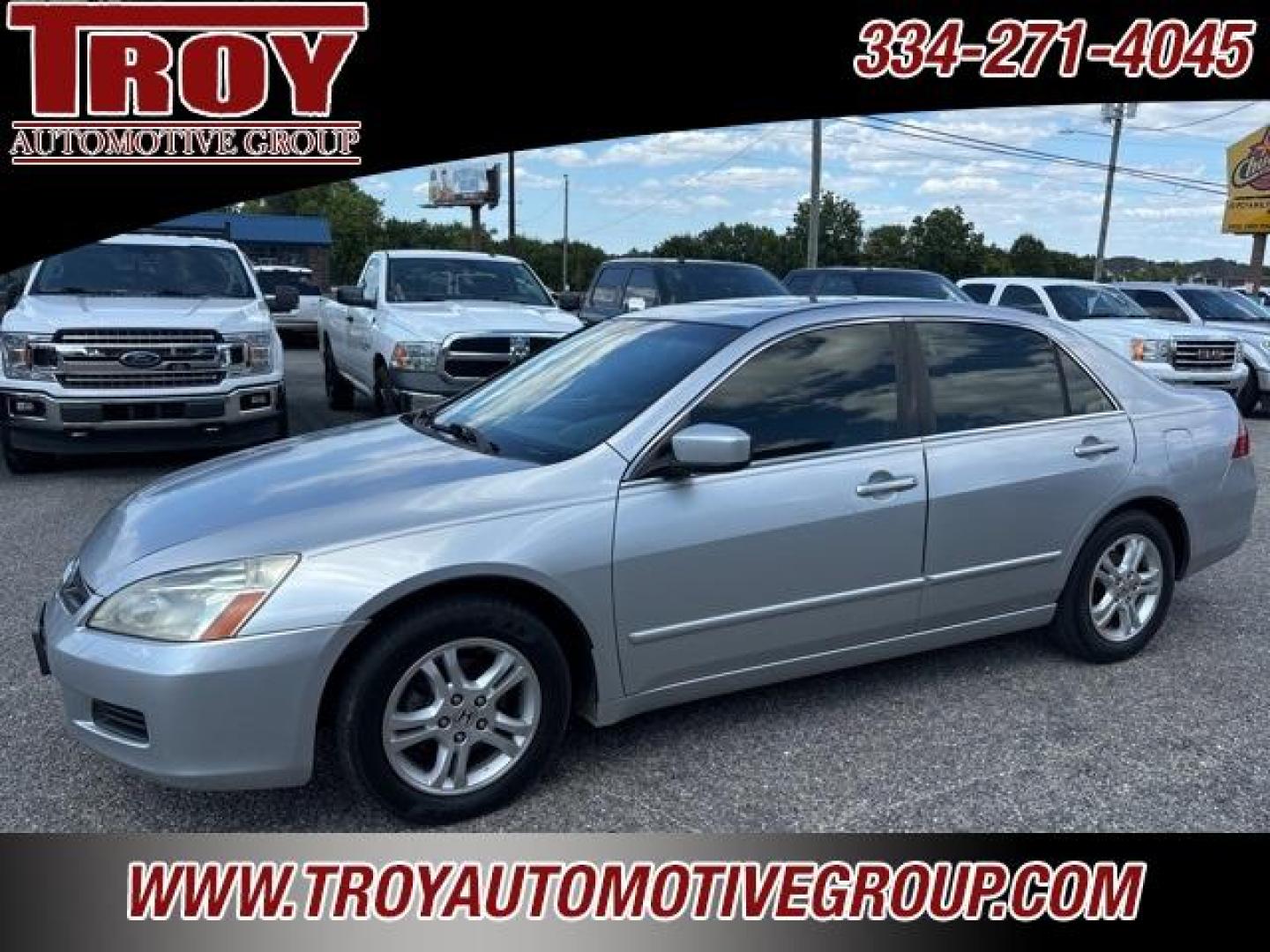 2007 Alabaster Silver Metallic /Black Honda Accord (1HGCM56727A) with an 2.4L I4 DOHC i-VTEC 16V engine, Automatic transmission, located at 6812 Atlanta Hwy, Montgomery, AL, 36117, (334) 271-4045, 32.382118, -86.178673 - Alabaster Silver Metallic 2007 Honda Accord FWD 2.4L I4 DOHC i-VTEC 16V 5-Speed Automatic with Overdrive<br><br>Financing Available---Top Value for Trades.<br><br>Odometer is 7805 miles below market average! 24/34 City/Highway MPG<br><br><br>Awards:<br> * 2007 KBB.com Best Resale Value Awards<br>Fo - Photo#2