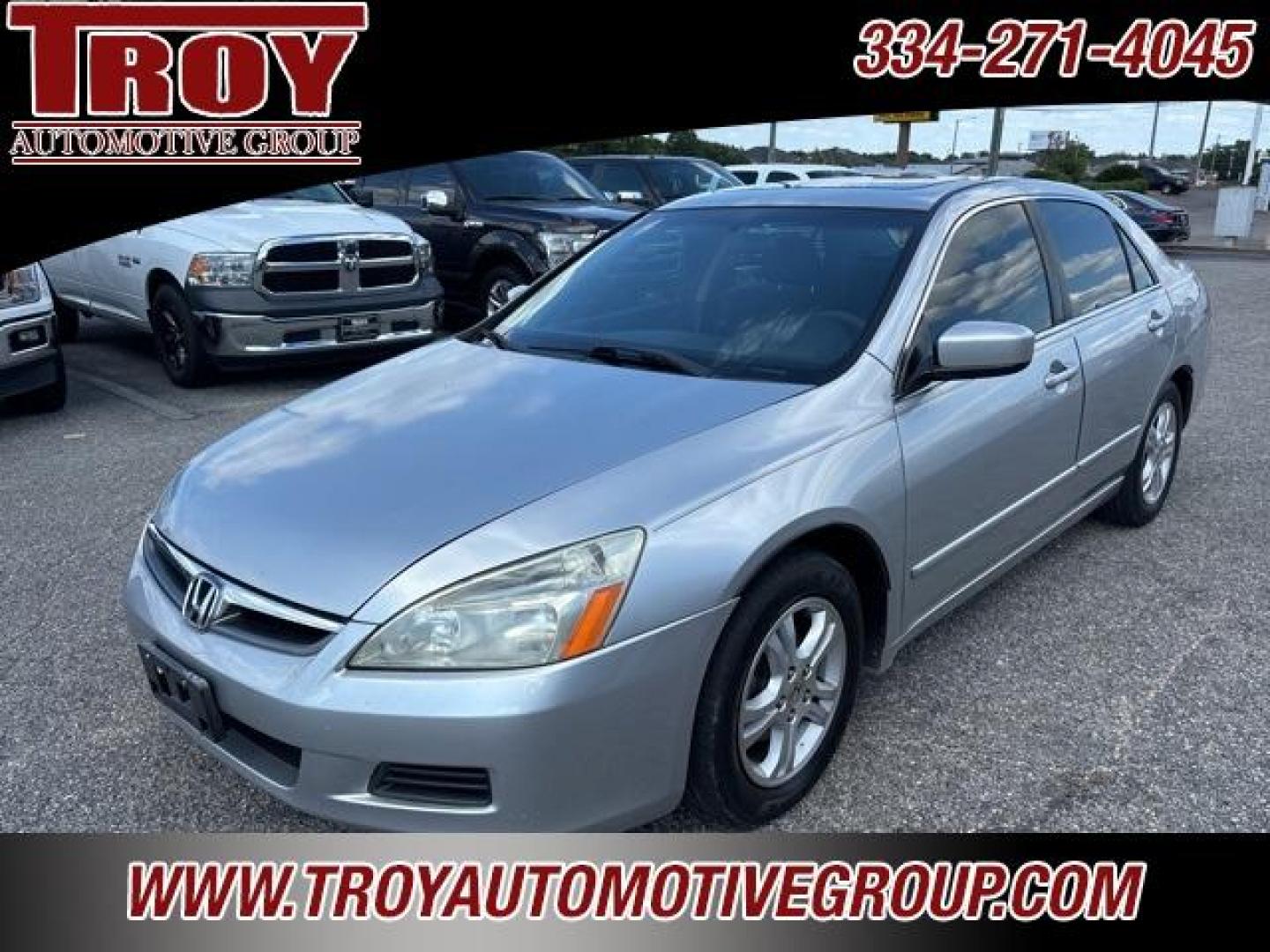 2007 Alabaster Silver Metallic /Black Honda Accord (1HGCM56727A) with an 2.4L I4 DOHC i-VTEC 16V engine, Automatic transmission, located at 6812 Atlanta Hwy, Montgomery, AL, 36117, (334) 271-4045, 32.382118, -86.178673 - Alabaster Silver Metallic 2007 Honda Accord FWD 2.4L I4 DOHC i-VTEC 16V 5-Speed Automatic with Overdrive<br><br>Financing Available---Top Value for Trades.<br><br>Odometer is 7805 miles below market average! 24/34 City/Highway MPG<br><br><br>Awards:<br> * 2007 KBB.com Best Resale Value Awards<br>Fo - Photo#3