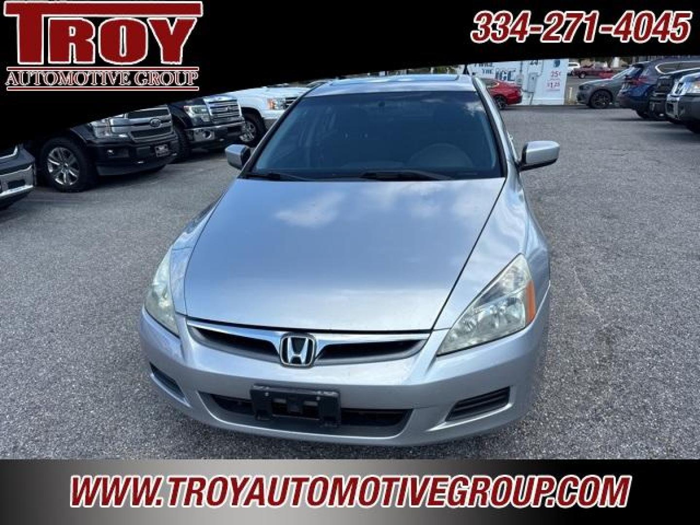 2007 Alabaster Silver Metallic /Black Honda Accord (1HGCM56727A) with an 2.4L I4 DOHC i-VTEC 16V engine, Automatic transmission, located at 6812 Atlanta Hwy, Montgomery, AL, 36117, (334) 271-4045, 32.382118, -86.178673 - Alabaster Silver Metallic 2007 Honda Accord FWD 2.4L I4 DOHC i-VTEC 16V 5-Speed Automatic with Overdrive<br><br>Financing Available---Top Value for Trades.<br><br>Odometer is 7805 miles below market average! 24/34 City/Highway MPG<br><br><br>Awards:<br> * 2007 KBB.com Best Resale Value Awards<br>Fo - Photo#4