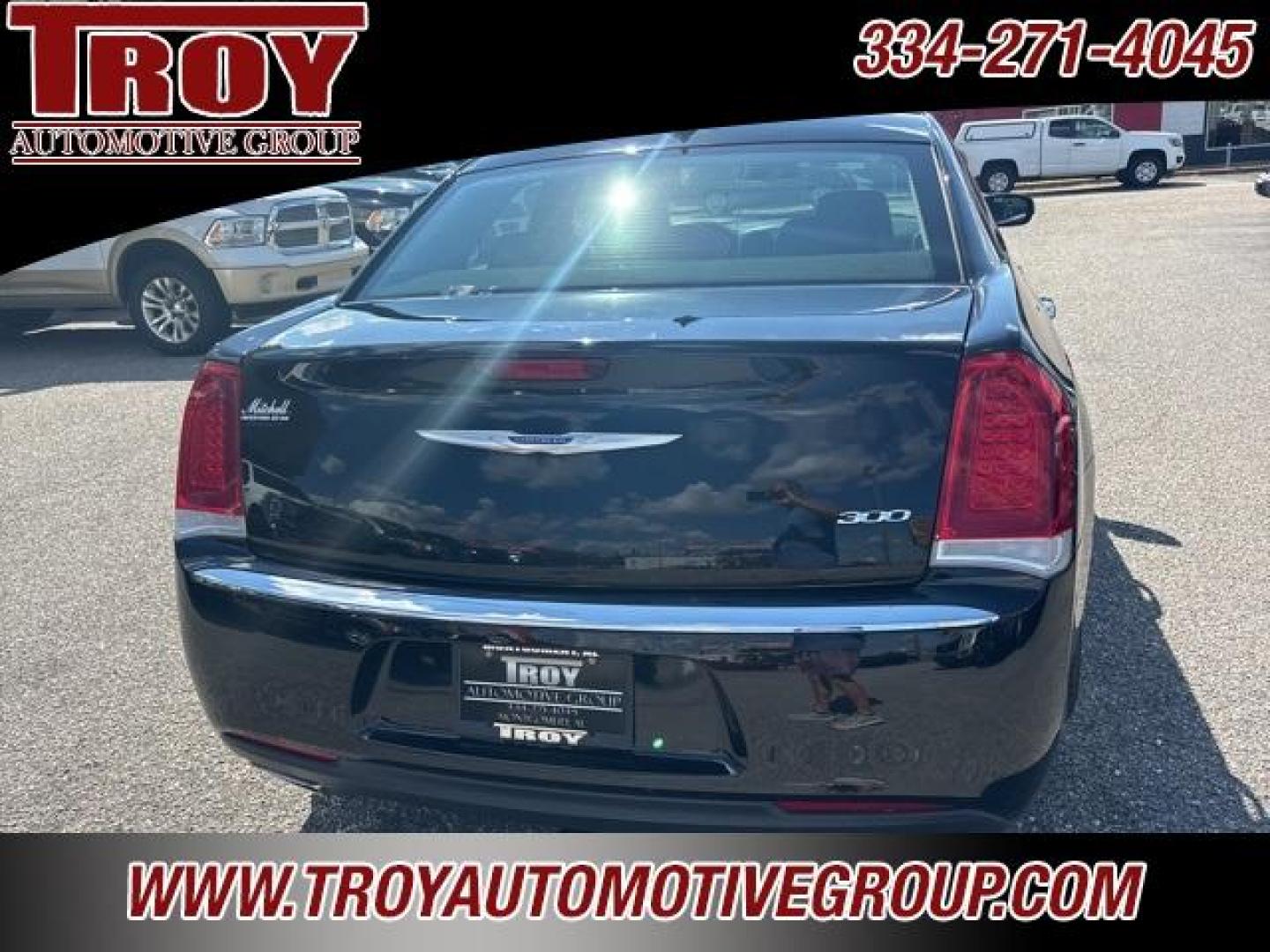 2020 Gloss Black /Black Chrysler 300 Touring (2C3CCAAGXLH) with an 3.6L V6 24V VVT engine, Automatic transmission, located at 6812 Atlanta Hwy, Montgomery, AL, 36117, (334) 271-4045, 32.382118, -86.178673 - Like New !! <br>20 Premium Wheels!! - Photo#12