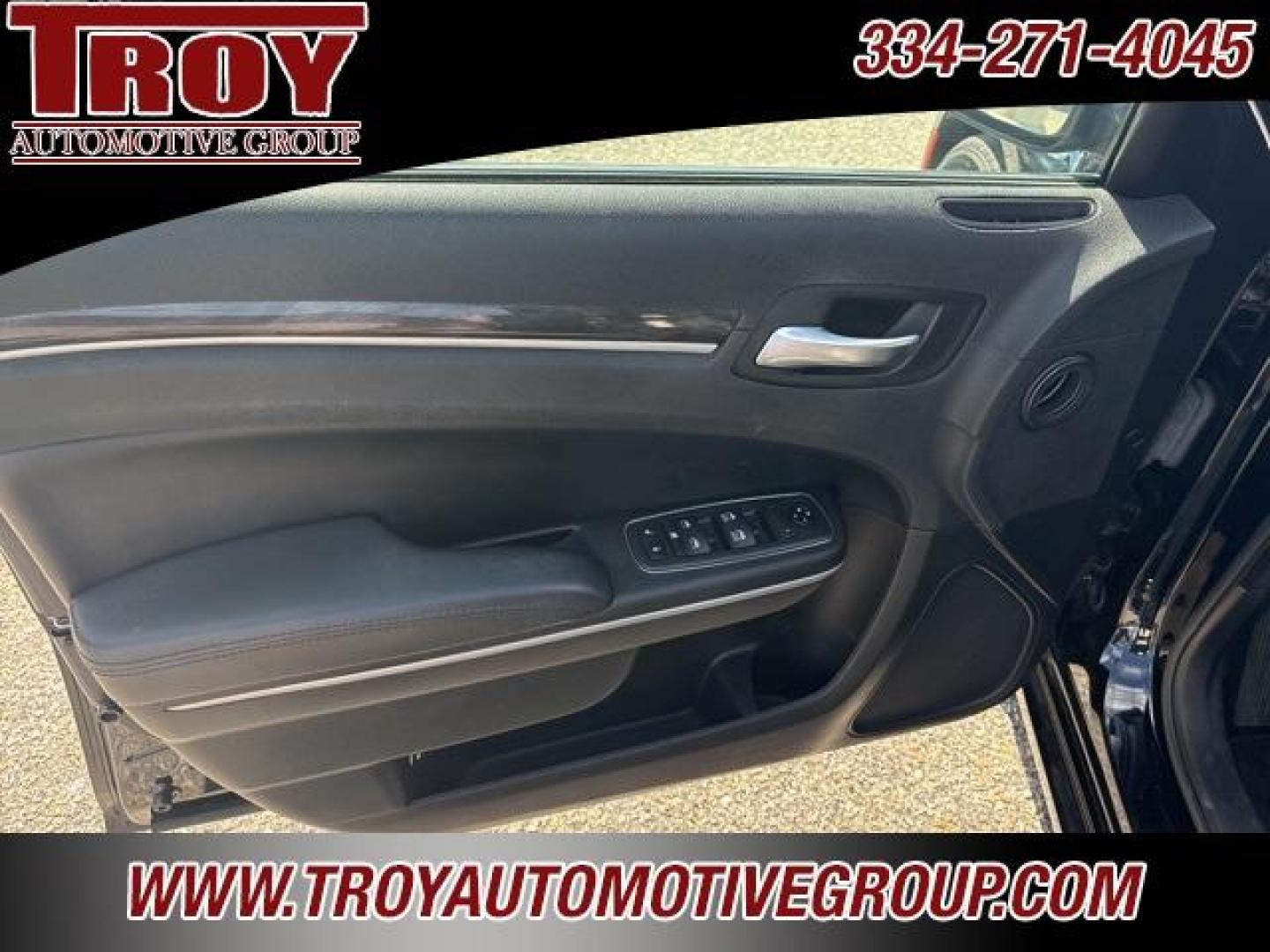 2020 Gloss Black /Black Chrysler 300 Touring (2C3CCAAGXLH) with an 3.6L V6 24V VVT engine, Automatic transmission, located at 6812 Atlanta Hwy, Montgomery, AL, 36117, (334) 271-4045, 32.382118, -86.178673 - Like New !! <br>20 Premium Wheels!! - Photo#34