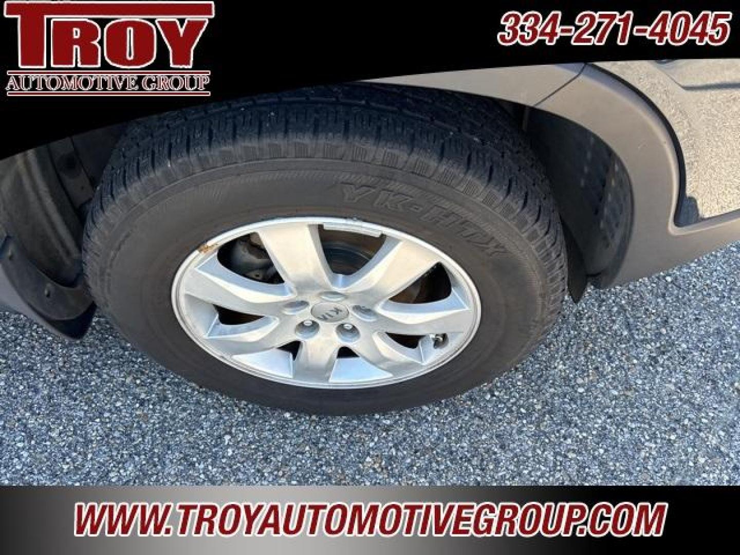 2013 Baltic Blue /Gray Kia Sorento LX (5XYKT4A19DG) with an 2.4L I4 MPI DOHC Dual CVVT engine, Automatic transmission, located at 6812 Atlanta Hwy, Montgomery, AL, 36117, (334) 271-4045, 32.382118, -86.178673 - Photo#16