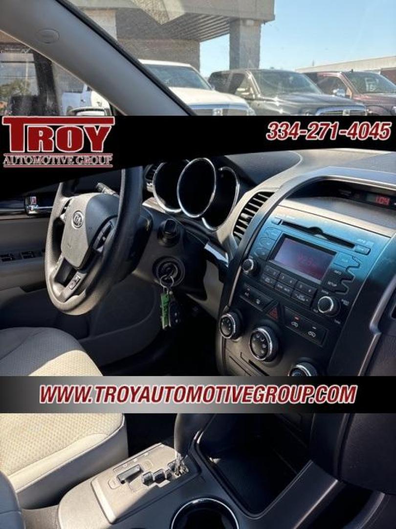 2013 Baltic Blue /Gray Kia Sorento LX (5XYKT4A19DG) with an 2.4L I4 MPI DOHC Dual CVVT engine, Automatic transmission, located at 6812 Atlanta Hwy, Montgomery, AL, 36117, (334) 271-4045, 32.382118, -86.178673 - Photo#30