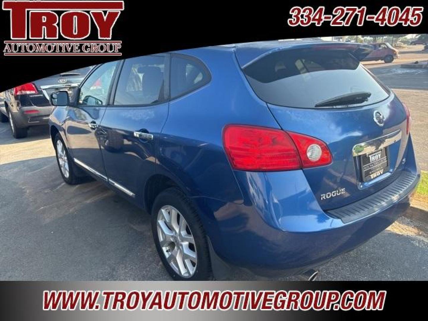 2011 Indigo Blue /Gray Nissan Rogue SV (JN8AS5MT7BW) with an 2.5L I4 DOHC 16V engine, CVT transmission, located at 6812 Atlanta Hwy, Montgomery, AL, 36117, (334) 271-4045, 32.382118, -86.178673 - Heated Leather Seats!!<br>Power Sunroof!!<br>Navigation!!<br>Paint faded on hood roof and hatch - Photo#8