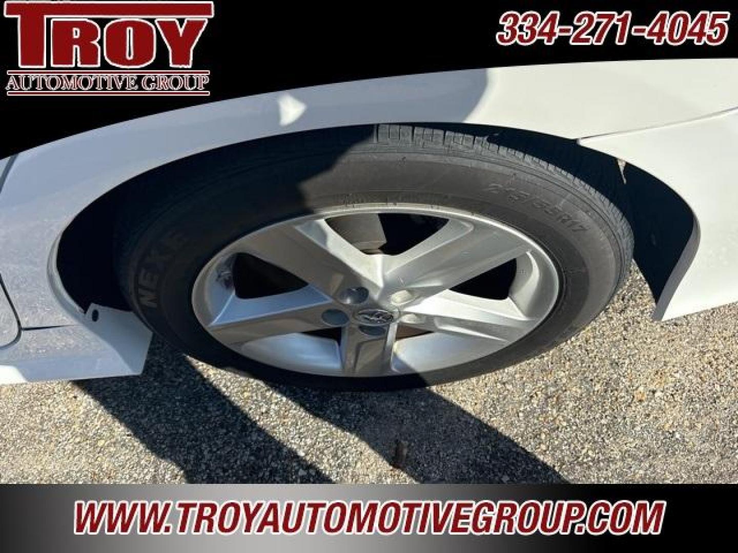 2014 Super White /Black Toyota Camry SE (4T1BF1FK5EU) with an 2.5L I4 SMPI DOHC engine, Automatic transmission, located at 6812 Atlanta Hwy, Montgomery, AL, 36117, (334) 271-4045, 32.382118, -86.178673 - Super White 2014 Toyota Camry SE FWD 2.5L I4 SMPI DOHC 6-Speed Automatic<br><br>Financing Available---Top Value for Trades.<br><br>25/35 City/Highway MPG<br><br><br>Awards:<br> * 2014 KBB.com 10 Best Late-Model Used Cars Under $15,000 * 2014 KBB.com 10 Best Used Family Cars Under $15,000 * 2014 - Photo#14