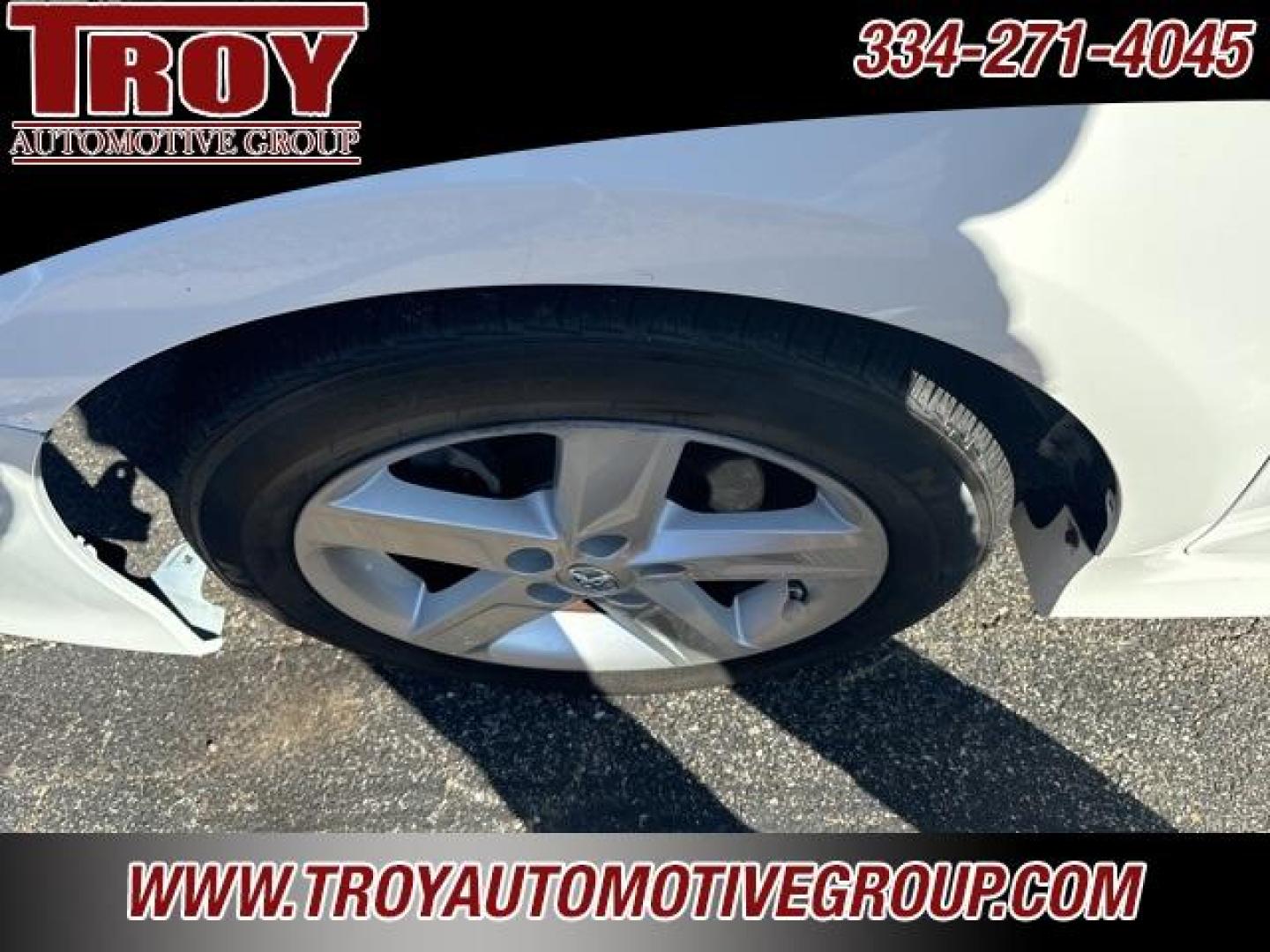 2014 Super White /Black Toyota Camry SE (4T1BF1FK5EU) with an 2.5L I4 SMPI DOHC engine, Automatic transmission, located at 6812 Atlanta Hwy, Montgomery, AL, 36117, (334) 271-4045, 32.382118, -86.178673 - Super White 2014 Toyota Camry SE FWD 2.5L I4 SMPI DOHC 6-Speed Automatic<br><br>Financing Available---Top Value for Trades.<br><br>25/35 City/Highway MPG<br><br><br>Awards:<br> * 2014 KBB.com 10 Best Late-Model Used Cars Under $15,000 * 2014 KBB.com 10 Best Used Family Cars Under $15,000 * 2014 - Photo#15