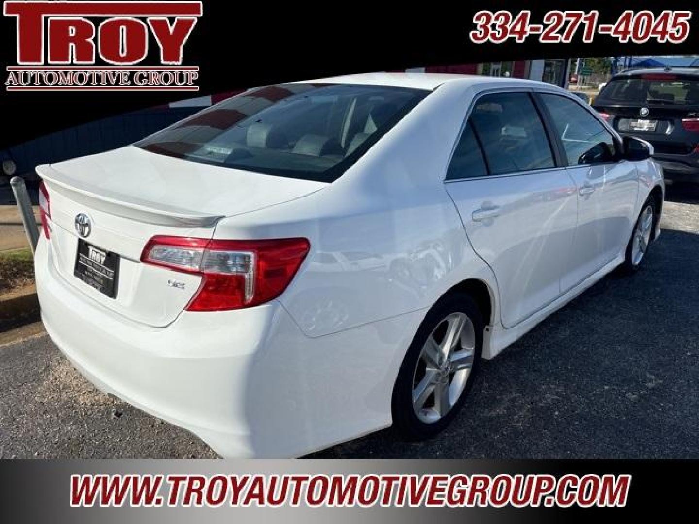 2014 Super White /Black Toyota Camry SE (4T1BF1FK5EU) with an 2.5L I4 SMPI DOHC engine, Automatic transmission, located at 6812 Atlanta Hwy, Montgomery, AL, 36117, (334) 271-4045, 32.382118, -86.178673 - Super White 2014 Toyota Camry SE FWD 2.5L I4 SMPI DOHC 6-Speed Automatic<br><br>Financing Available---Top Value for Trades.<br><br>25/35 City/Highway MPG<br><br><br>Awards:<br> * 2014 KBB.com 10 Best Late-Model Used Cars Under $15,000 * 2014 KBB.com 10 Best Used Family Cars Under $15,000 * 2014 - Photo#3