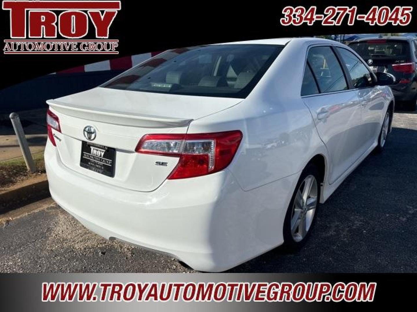 2014 Super White /Black Toyota Camry SE (4T1BF1FK5EU) with an 2.5L I4 SMPI DOHC engine, Automatic transmission, located at 6812 Atlanta Hwy, Montgomery, AL, 36117, (334) 271-4045, 32.382118, -86.178673 - Super White 2014 Toyota Camry SE FWD 2.5L I4 SMPI DOHC 6-Speed Automatic<br><br>Financing Available---Top Value for Trades.<br><br>25/35 City/Highway MPG<br><br><br>Awards:<br> * 2014 KBB.com 10 Best Late-Model Used Cars Under $15,000 * 2014 KBB.com 10 Best Used Family Cars Under $15,000 * 2014 - Photo#4