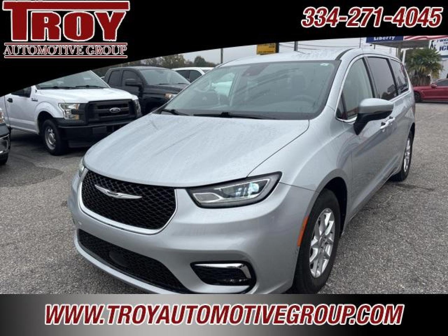 2023 Silver Mist Clearcoat /Black/Alloy/Black Chrysler Pacifica Touring L (2C4RC1BG9PR) with an 3.6L V6 24V VVT engine, Automatic transmission, located at 6812 Atlanta Hwy, Montgomery, AL, 36117, (334) 271-4045, 32.382118, -86.178673 - Photo#4