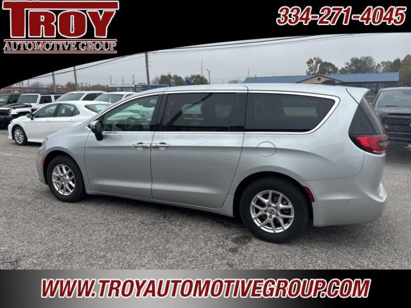 2023 Silver Mist Clearcoat /Black/Alloy/Black Chrysler Pacifica Touring L (2C4RC1BG9PR) with an 3.6L V6 24V VVT engine, Automatic transmission, located at 6812 Atlanta Hwy, Montgomery, AL, 36117, (334) 271-4045, 32.382118, -86.178673 - Photo#13