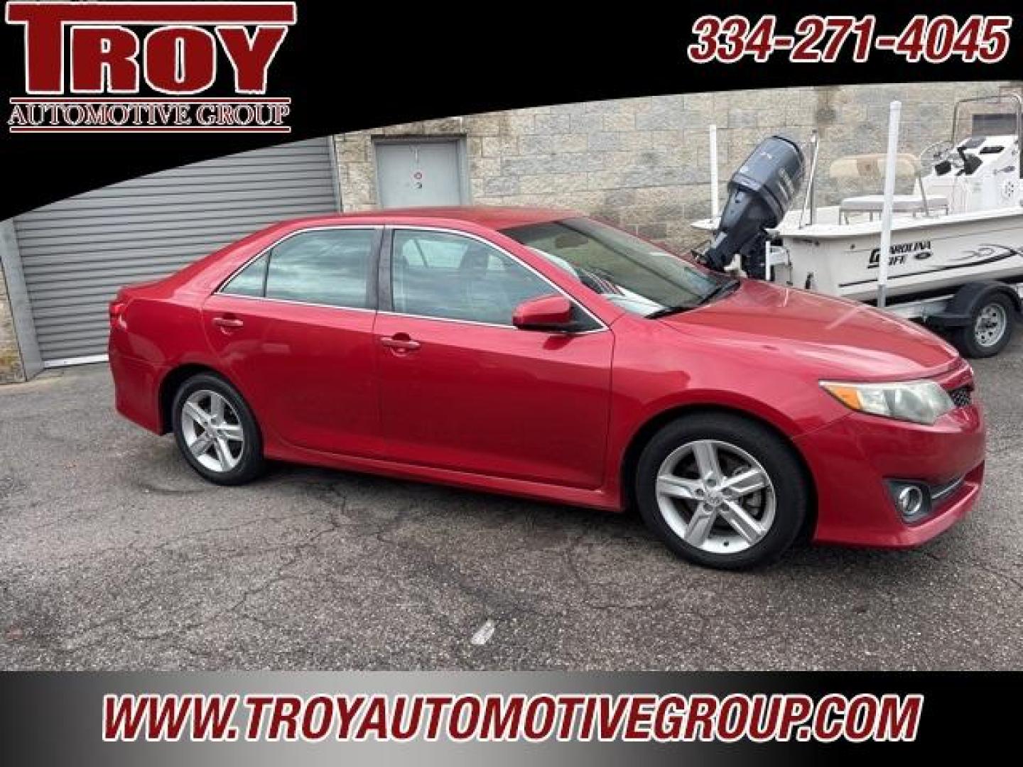 2014 Barcelona Red Metallic /Black Toyota Camry SE (4T1BF1FK2EU) with an 2.5L I4 SMPI DOHC engine, Automatic transmission, located at 6812 Atlanta Hwy, Montgomery, AL, 36117, (334) 271-4045, 32.382118, -86.178673 - Barcelona Red Metallic 2014 Toyota Camry SE FWD 2.5L I4 SMPI DOHC 6-Speed Automatic<br><br>Financing Available---Top Value for Trades.<br><br>25/35 City/Highway MPG<br><br><br>Awards:<br> * 2014 KBB.com 10 Best Used Family Cars Under $15,000 * 2014 KBB.com 10 Best Late-Model Used Cars Under $15,0 - Photo#1