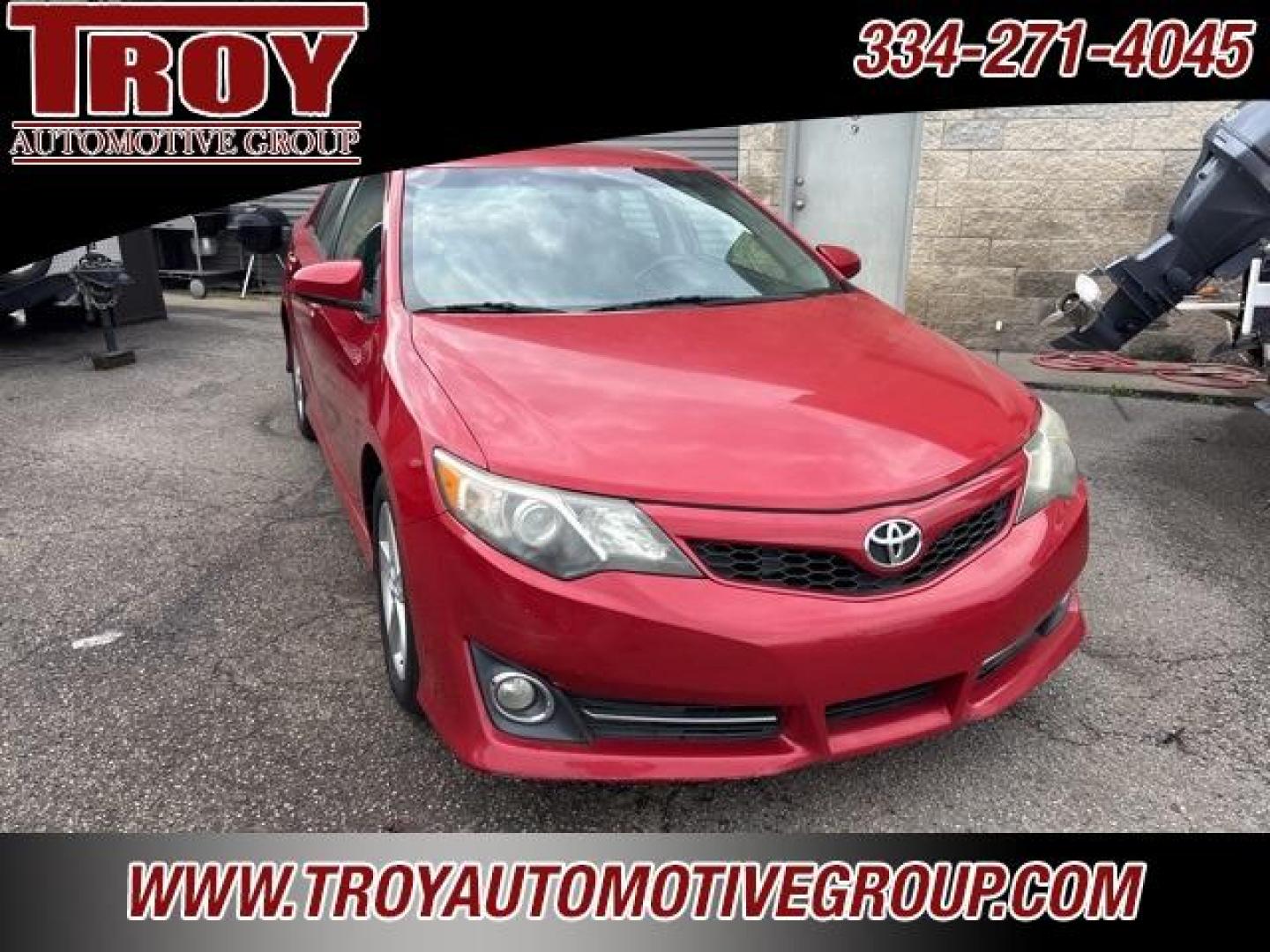 2014 Barcelona Red Metallic /Black Toyota Camry SE (4T1BF1FK2EU) with an 2.5L I4 SMPI DOHC engine, Automatic transmission, located at 6812 Atlanta Hwy, Montgomery, AL, 36117, (334) 271-4045, 32.382118, -86.178673 - Barcelona Red Metallic 2014 Toyota Camry SE FWD 2.5L I4 SMPI DOHC 6-Speed Automatic<br><br>Financing Available---Top Value for Trades.<br><br>25/35 City/Highway MPG<br><br><br>Awards:<br> * 2014 KBB.com 10 Best Used Family Cars Under $15,000 * 2014 KBB.com 10 Best Late-Model Used Cars Under $15,0 - Photo#3